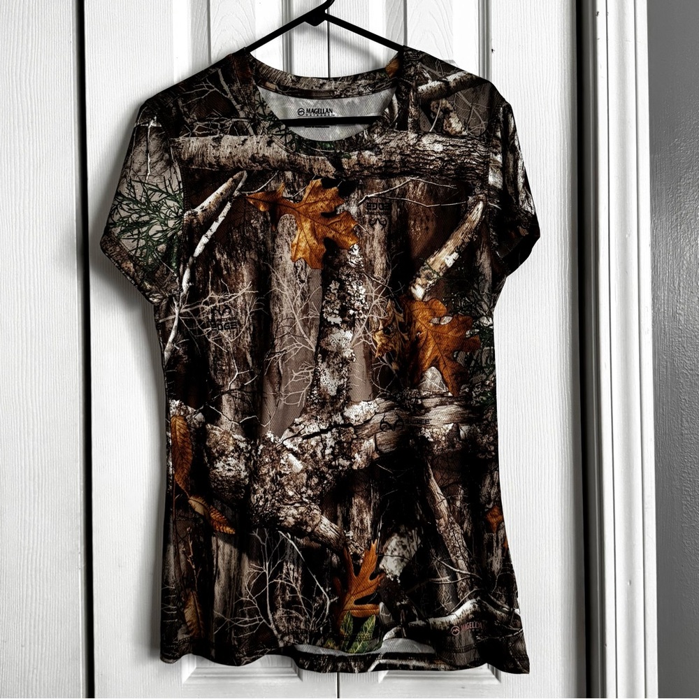 Magellan Outdoors NWOT Realtree Edge Camouflage Short Sleeve Tee